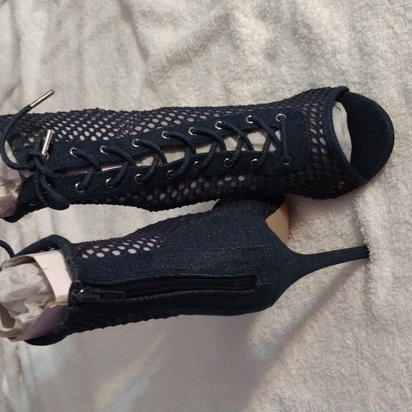 Shoes - Picture 4 of 4